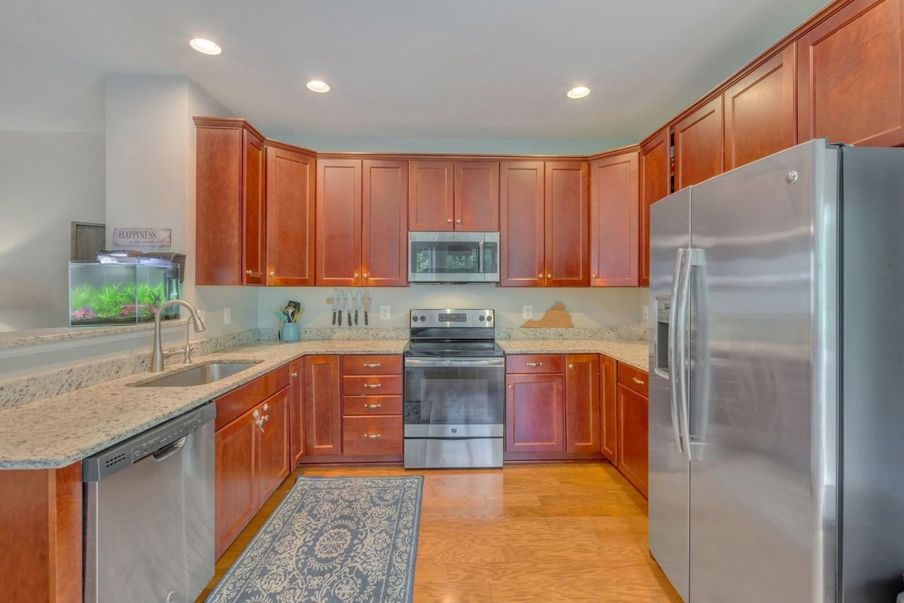 151 Longwood Dr - Photo 7 of 27