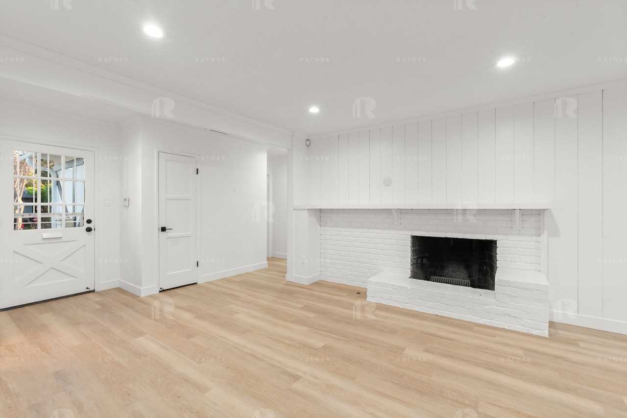 12811 Waddell St - Photo 4 of 44