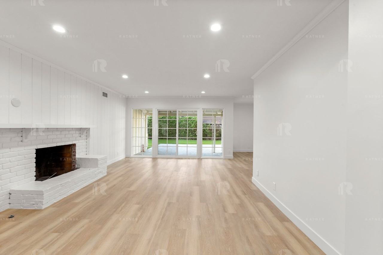 12811 Waddell St - Photo 5 of 44