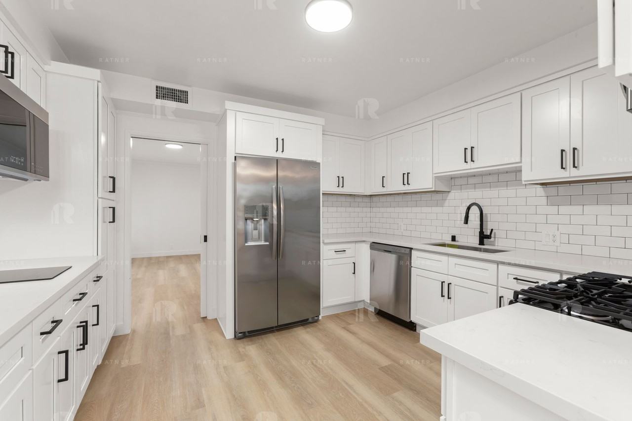 12811 Waddell St - Photo 7 of 44