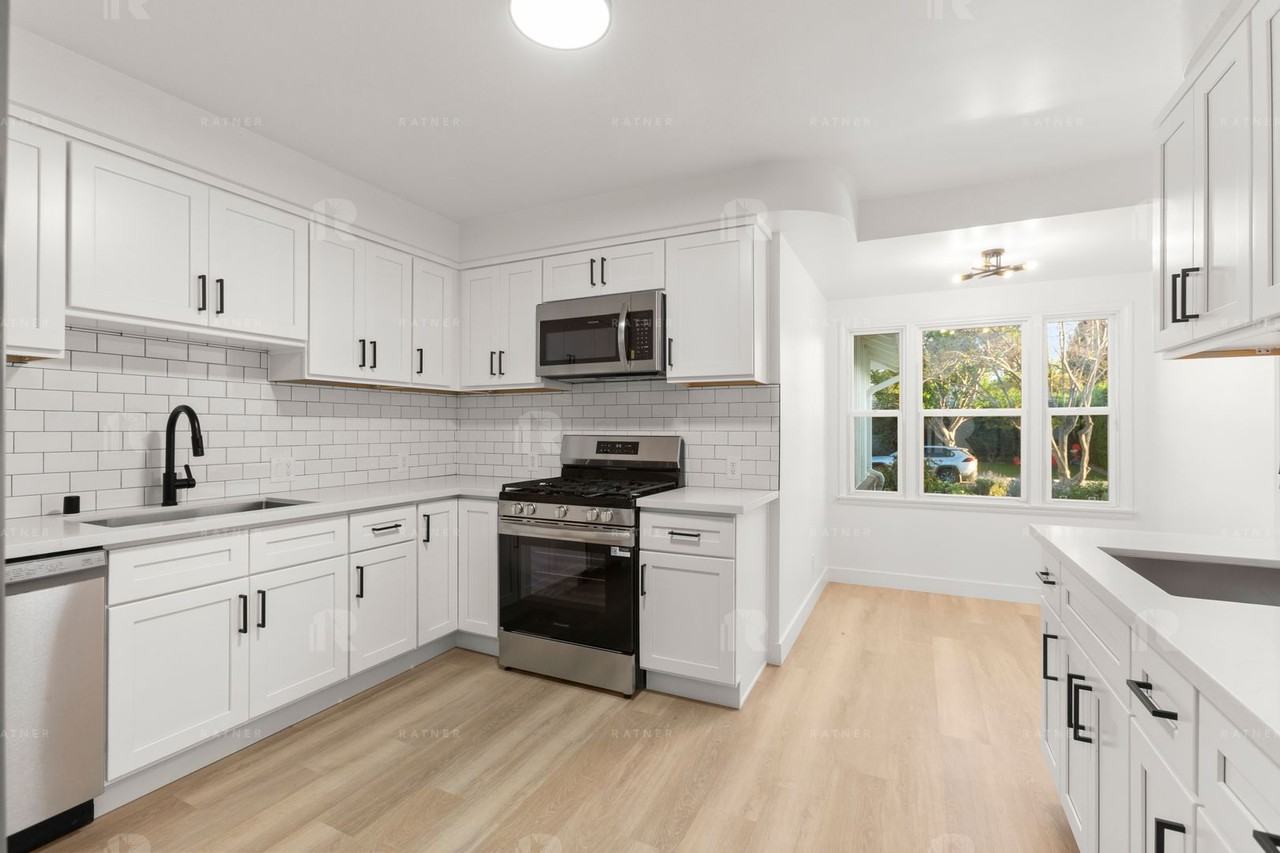 12811 Waddell St - Photo 4 of 44
