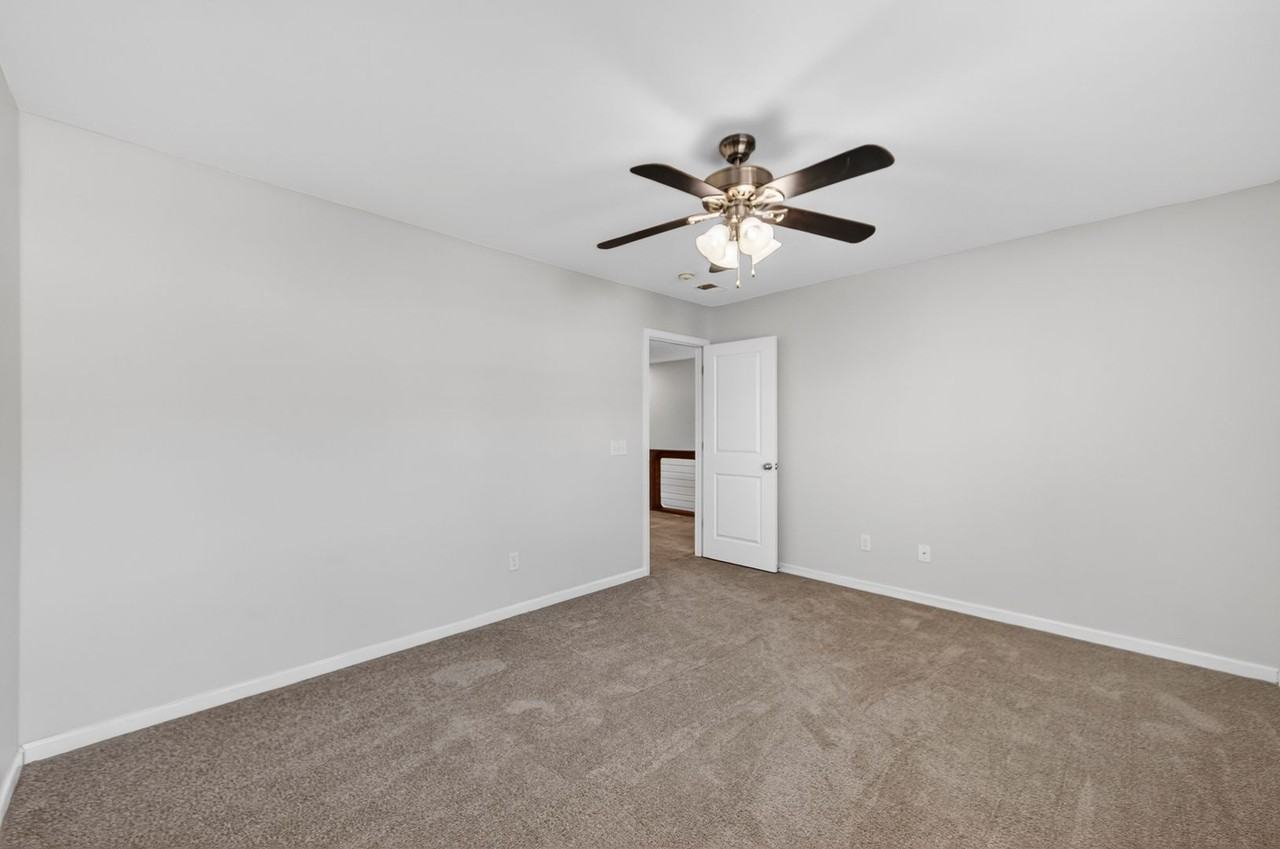4829 Hawkins Dr - Photo 2 of 35