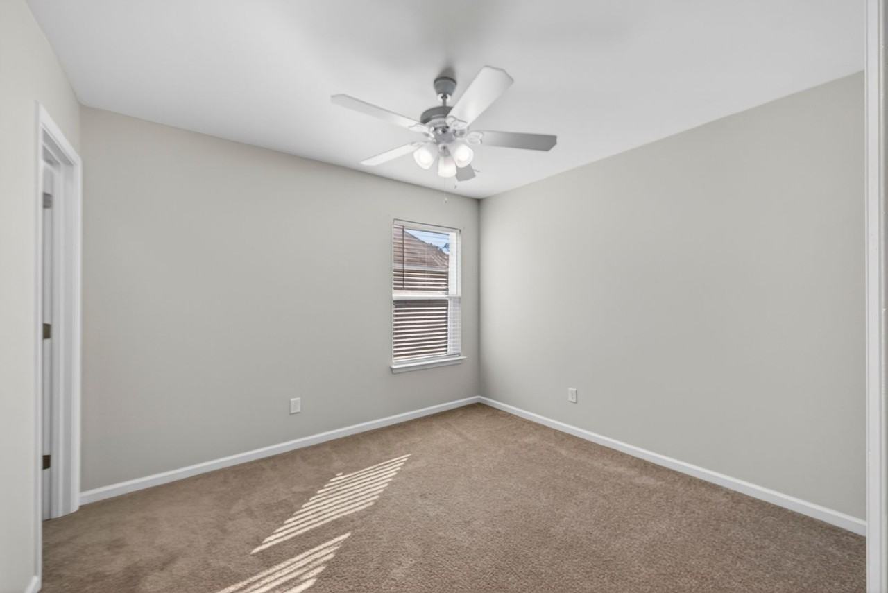 4829 Hawkins Dr - Photo 3 of 35