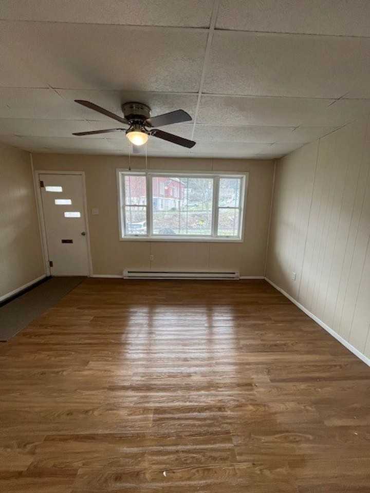 162 Coal St - Photo 4 of 15