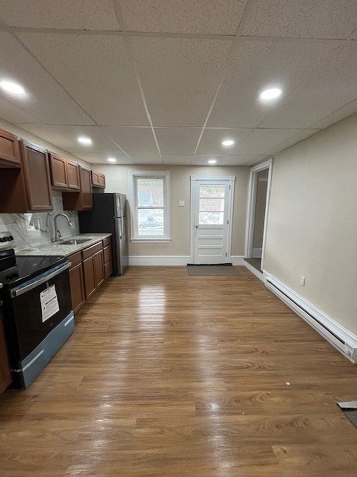 162 Coal St - Photo 5 of 15