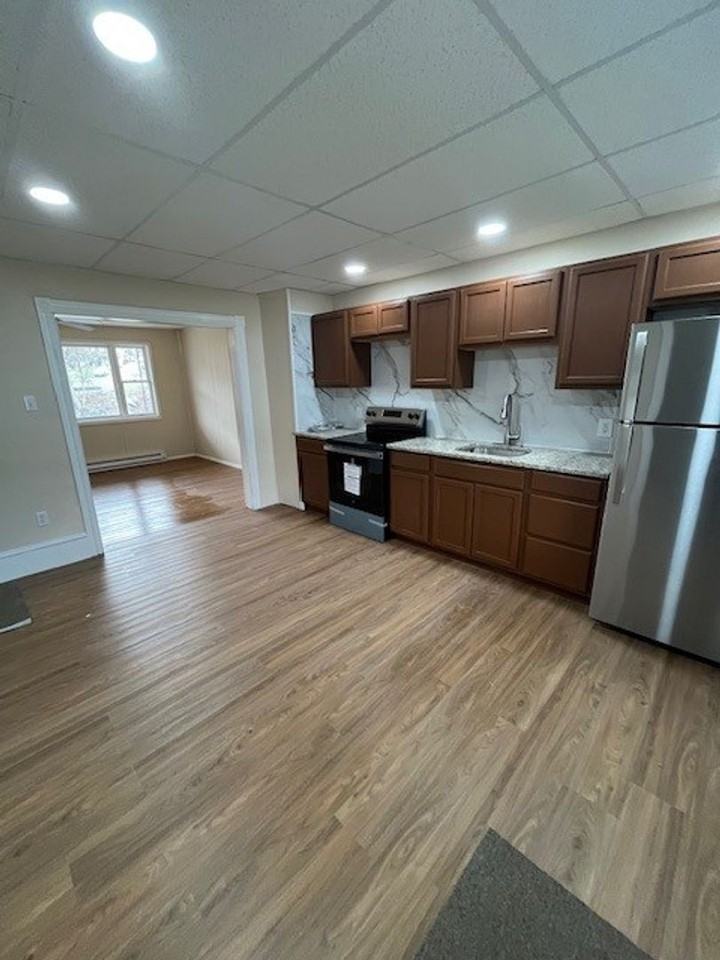 162 Coal St - Photo 6 of 15