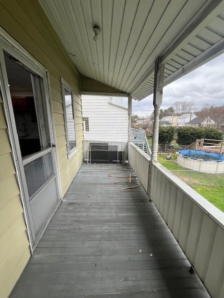 162 Coal St - Photo 7 of 15