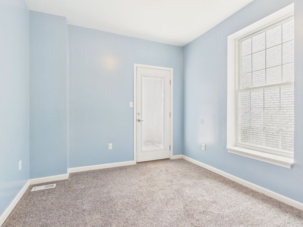 1207 Market St - Photo 5 of 22