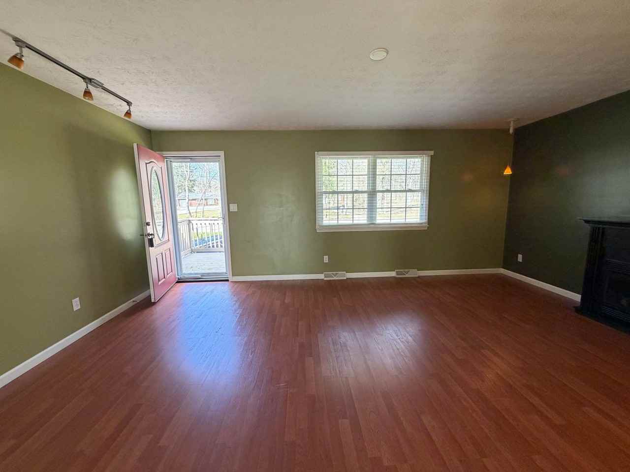 2426 Eastwood Ave - Photo 3 of 19