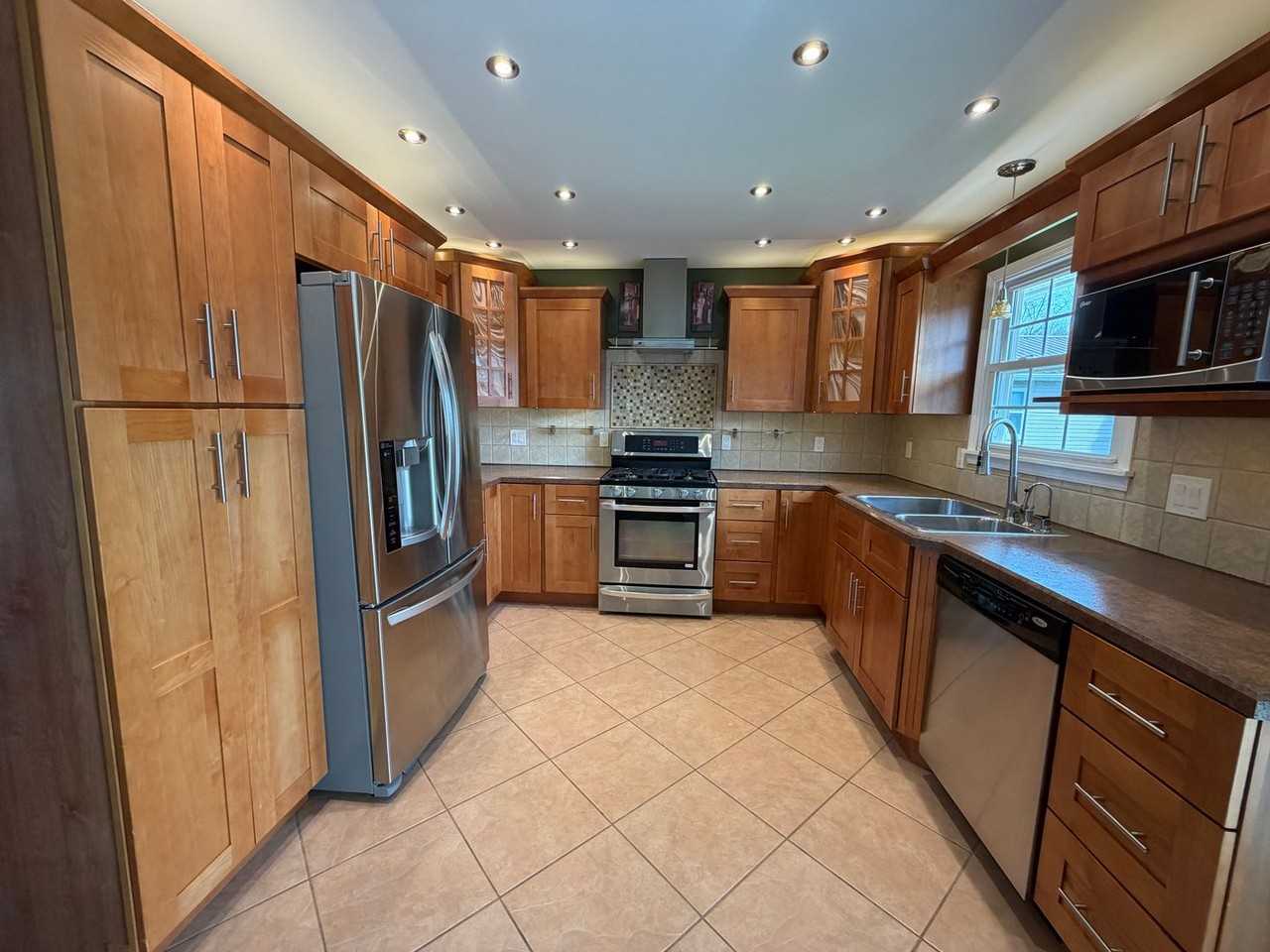 2426 Eastwood Ave - Photo 6 of 19