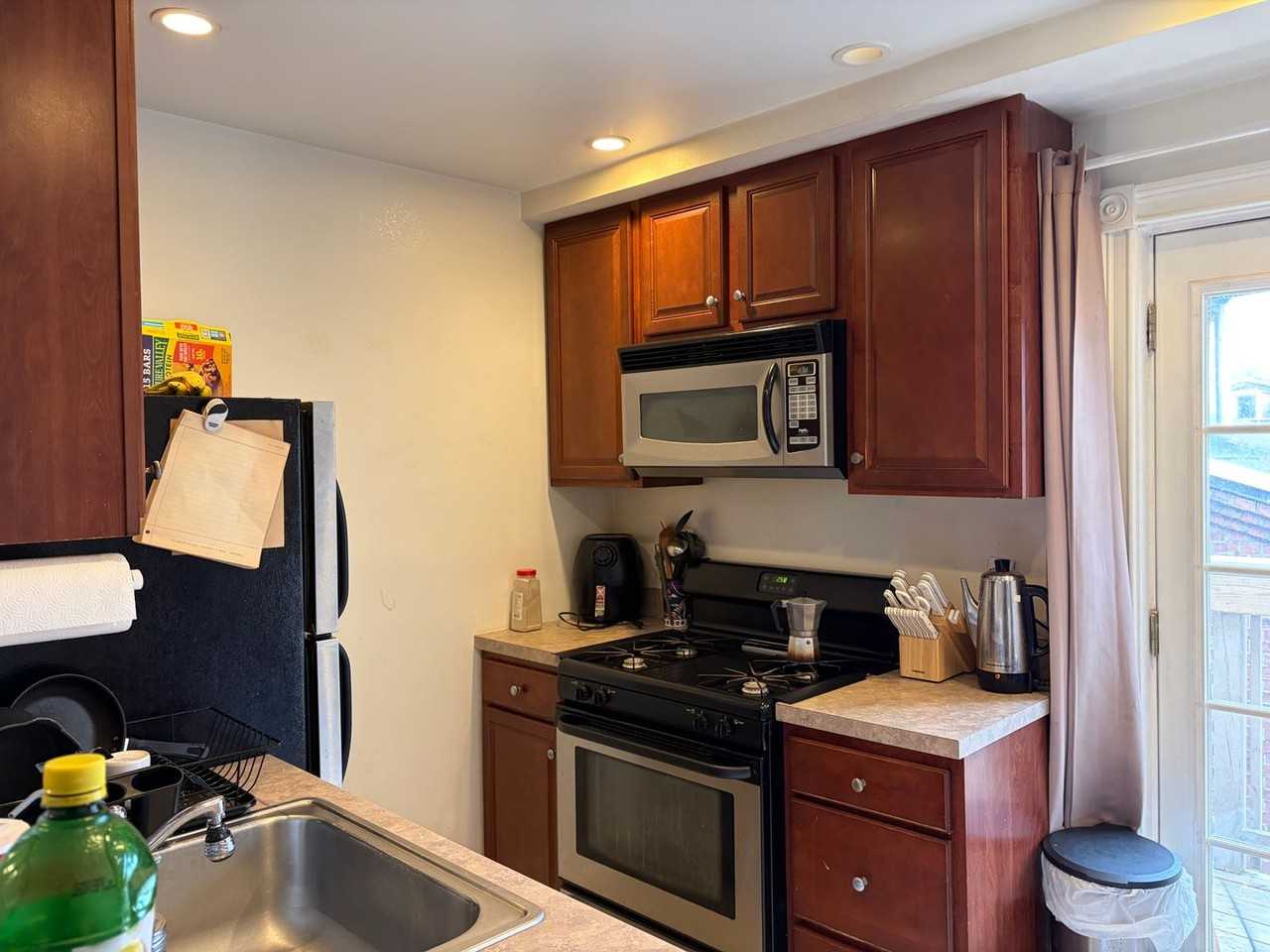 307 Pine St - Photo 3 of 22