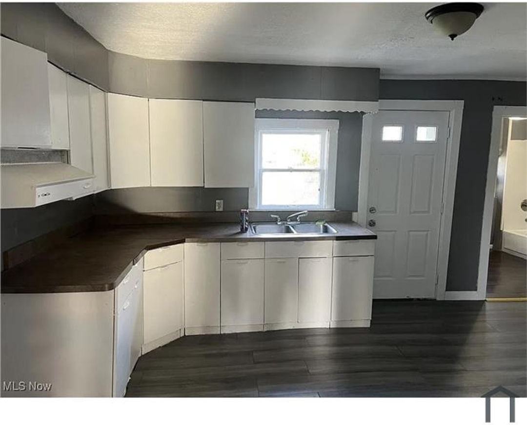 7612 Colgate Ave - Photo 2 of 5