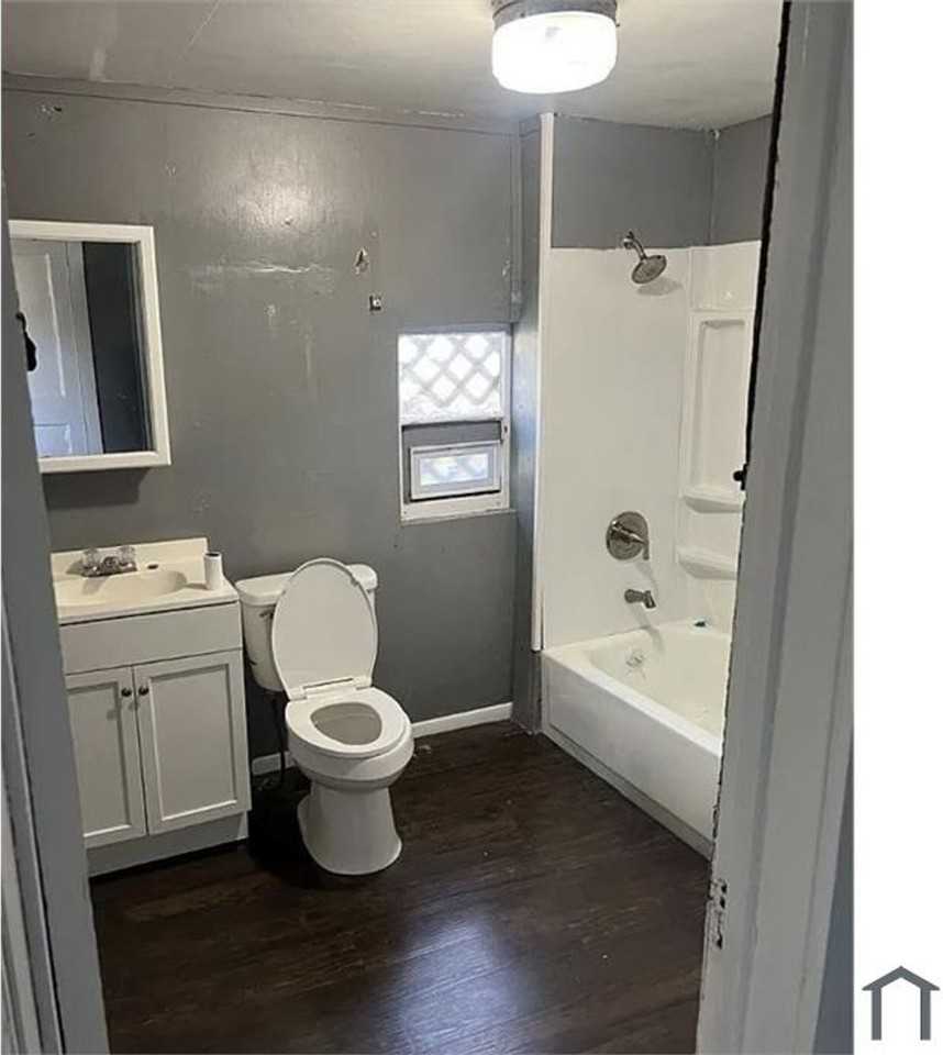 7612 Colgate Ave - Photo 4 of 5