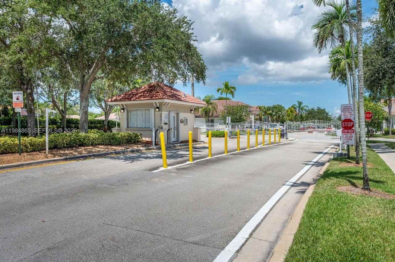 18860 Sw 25th Ct - Photo 3 of 28