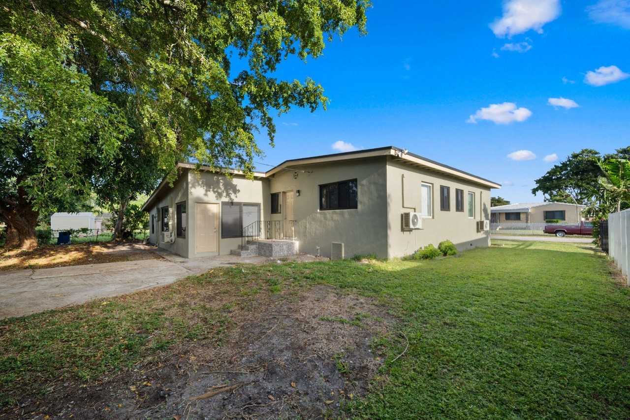 1300 Nw 90th St - Photo 2 of 16