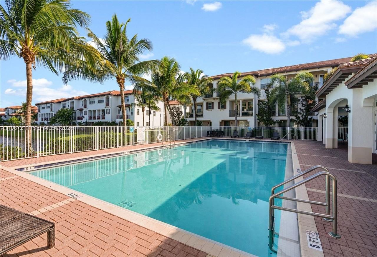 2559 Sw 119th Ter - Photo 3 of 32