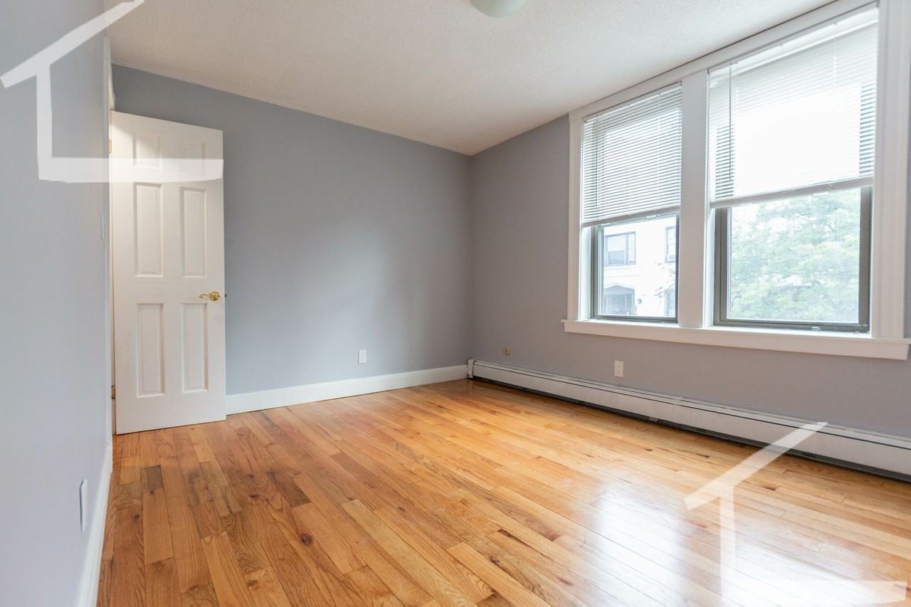 198 Allston St - Photo 5 of 8