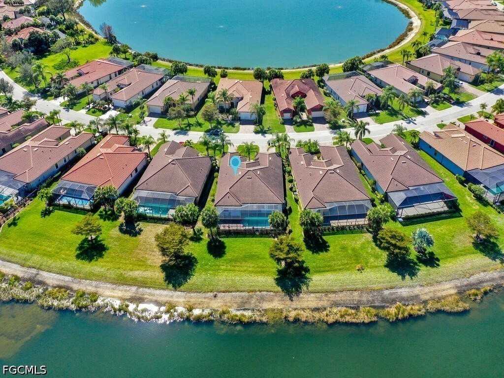 10093 Avalon Lake Cir - Photo 2 of 49