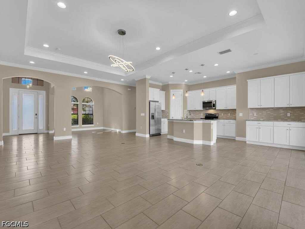 10093 Avalon Lake Cir - Photo 7 of 49