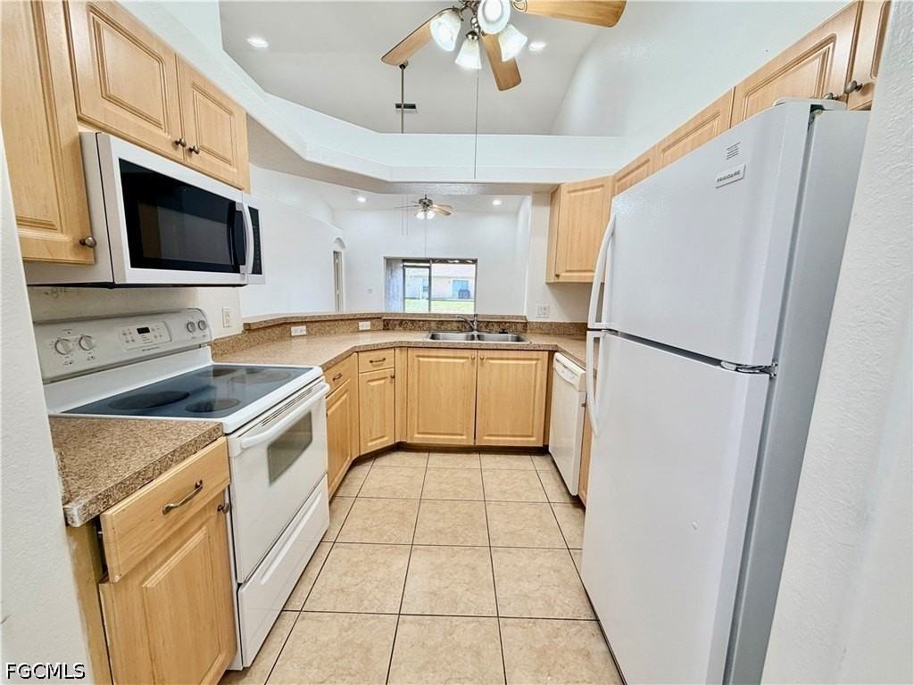 527 Ne 24th Pl - Photo 6 of 17