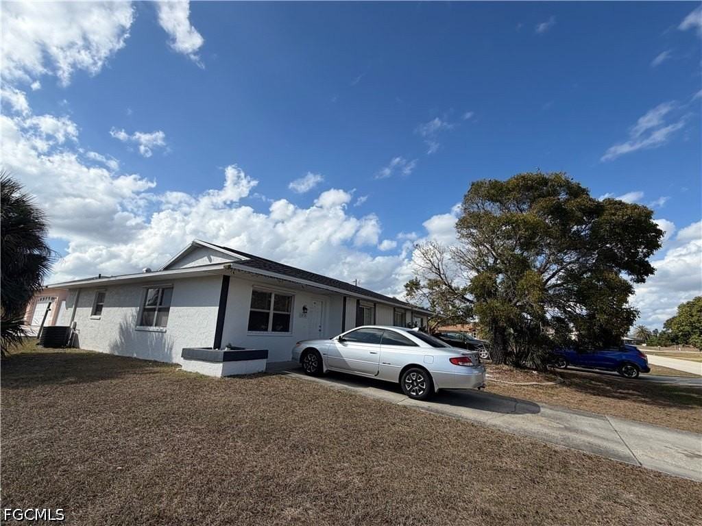 1212 Se 2nd Pl - Photo 2 of 9