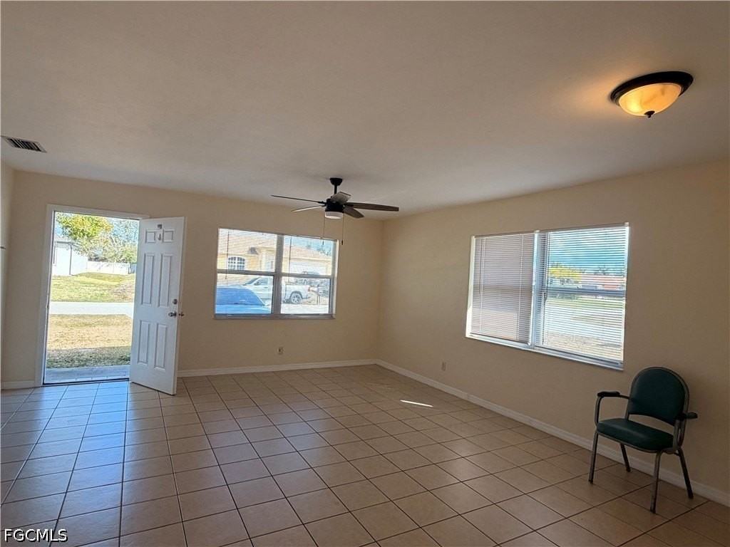 1212 Se 2nd Pl - Photo 3 of 9