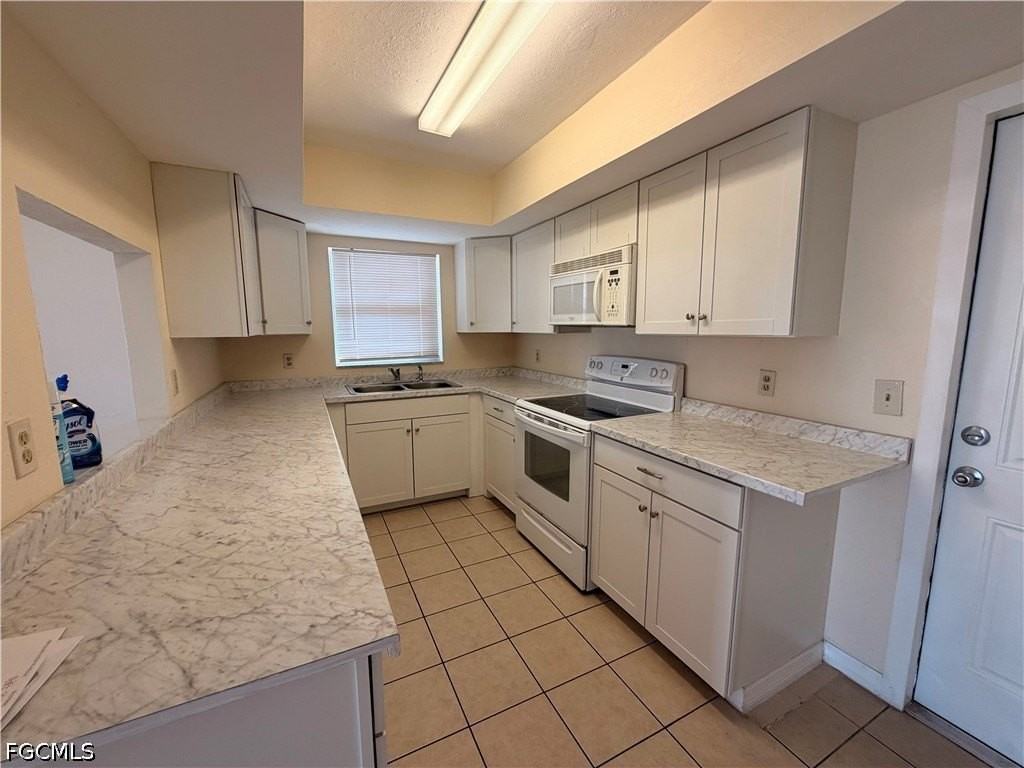 1212 Se 2nd Pl - Photo 4 of 9