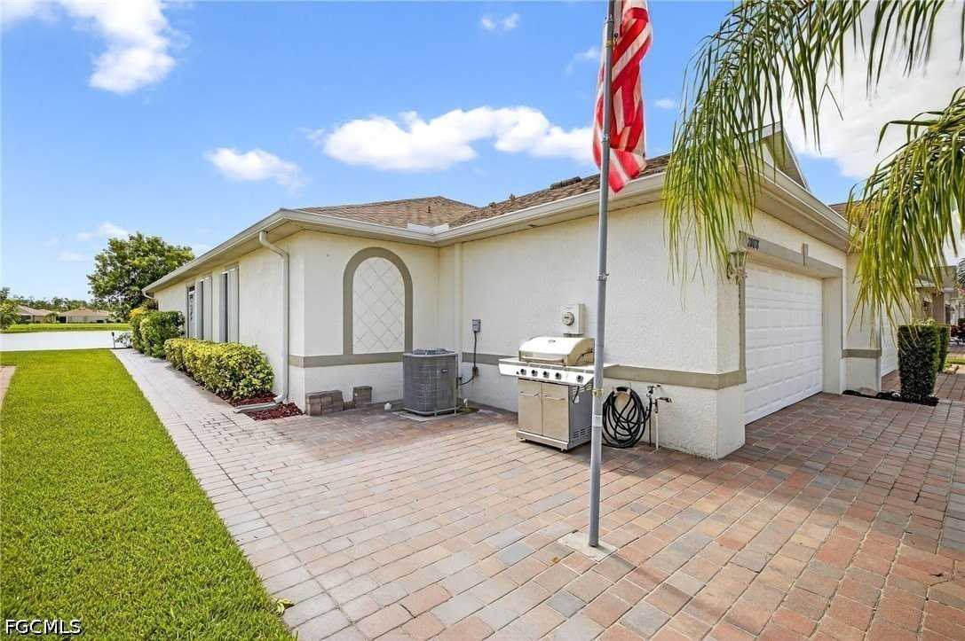 20038 Fiddlewood Ave - Photo 3 of 30