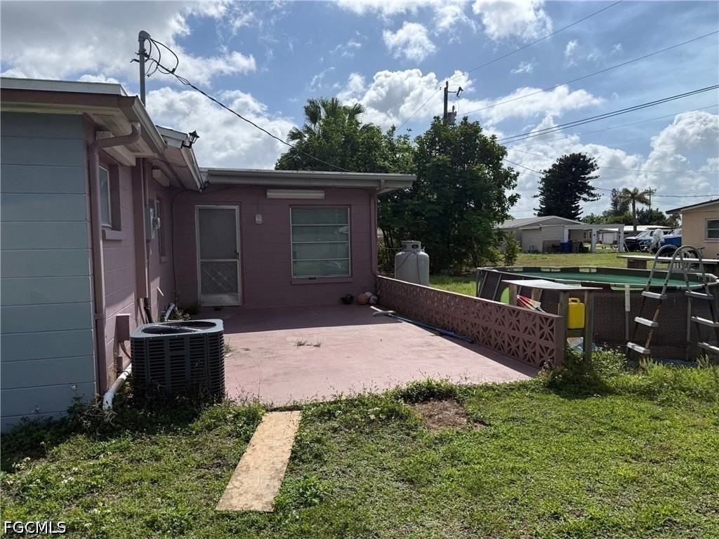 212 Davis Rd - Photo 2 of 16