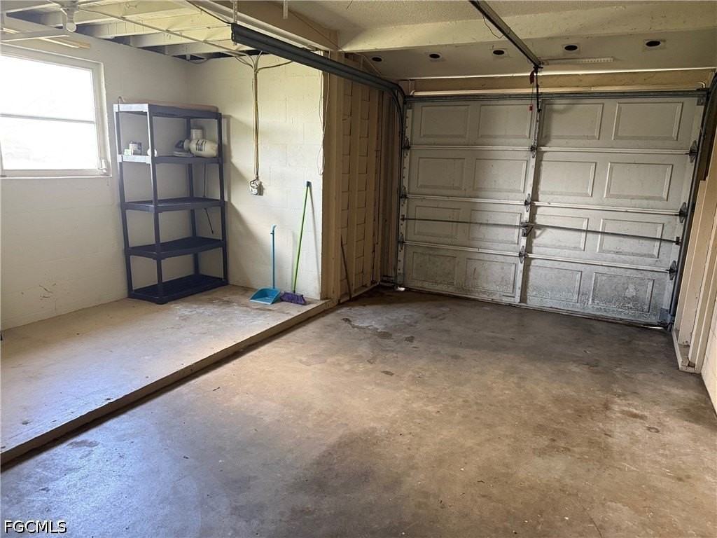 212 Davis Rd - Photo 4 of 16