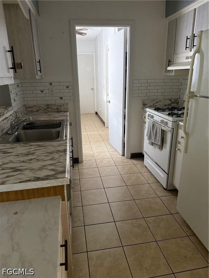 212 Davis Rd - Photo 6 of 16