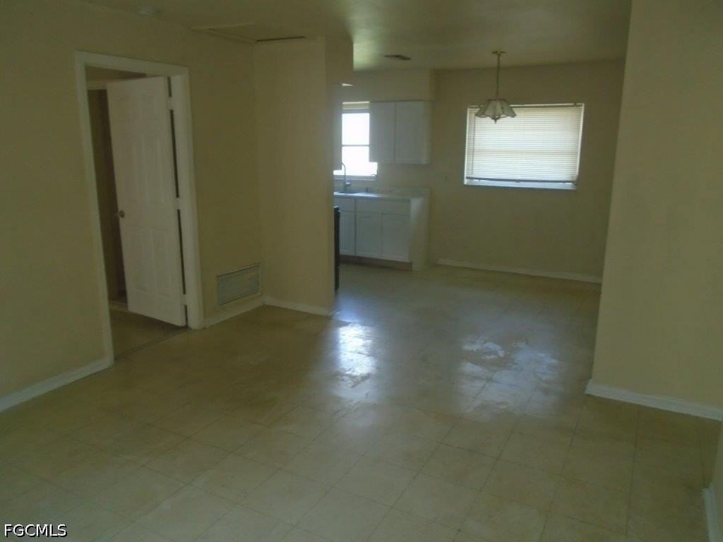 2625 Linhart Ave - Photo 2 of 4