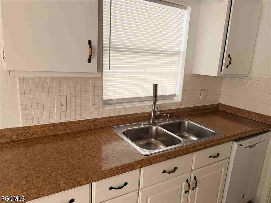 434 Muskegon Ave - Photo 3 of 10