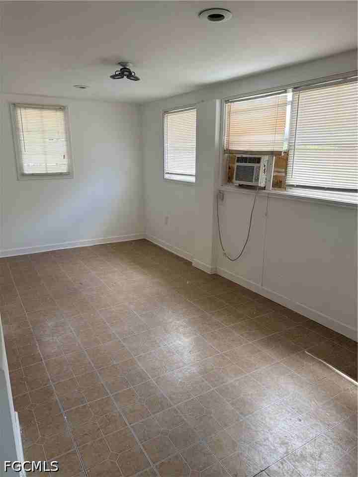 434 Muskegon Ave - Photo 6 of 10