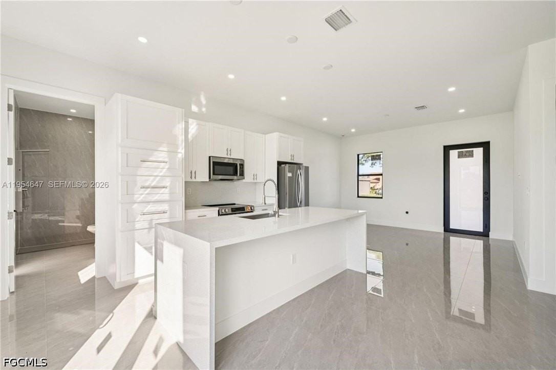 4402 E 19th St - Photo 5 of 27