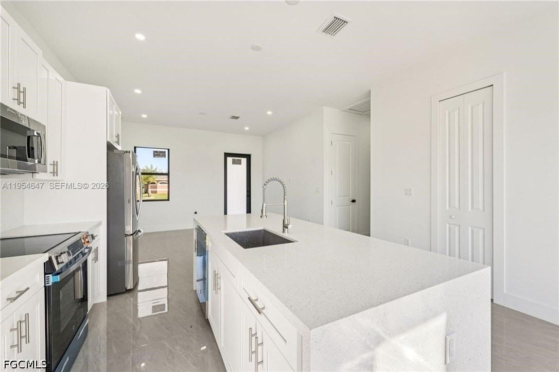 4402 E 19th St - Photo 6 of 27