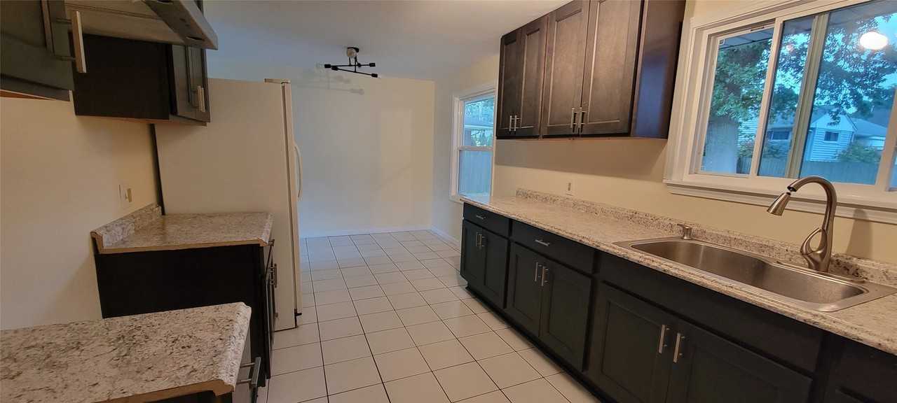 2845 W 31st St - Photo 3 of 27