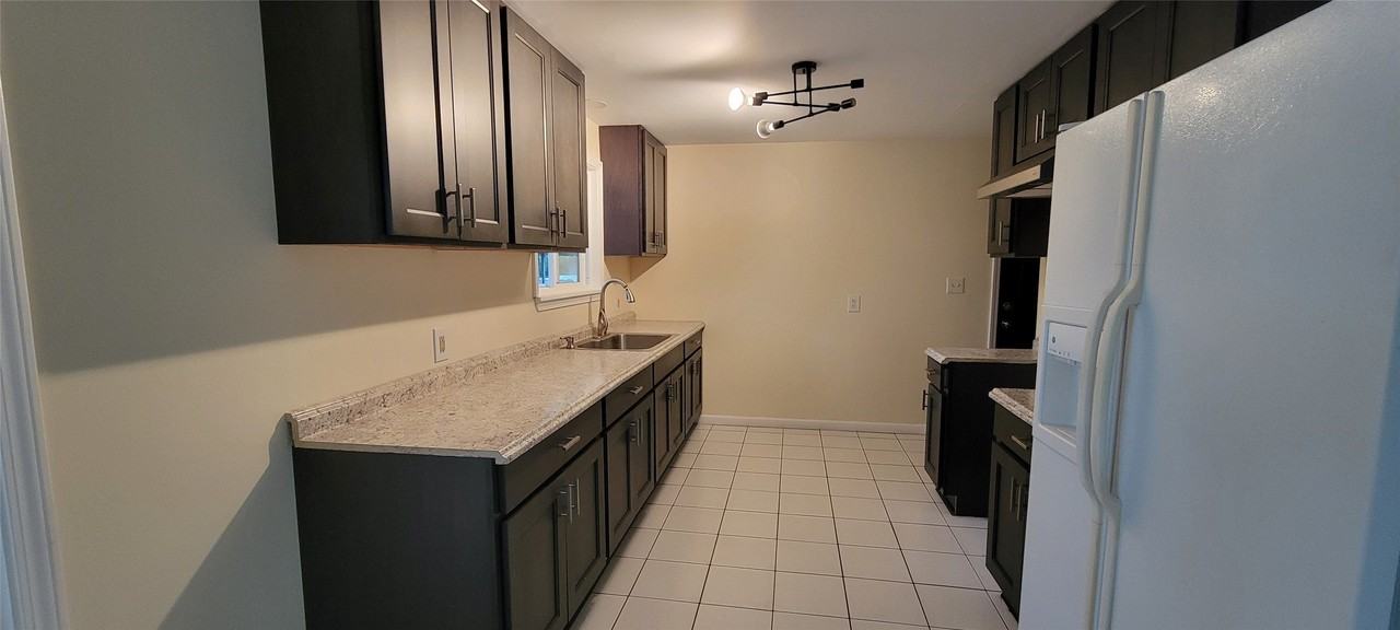 2845 W 31st St - Photo 4 of 27