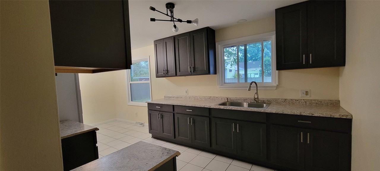 2845 W 31st St - Photo 5 of 27