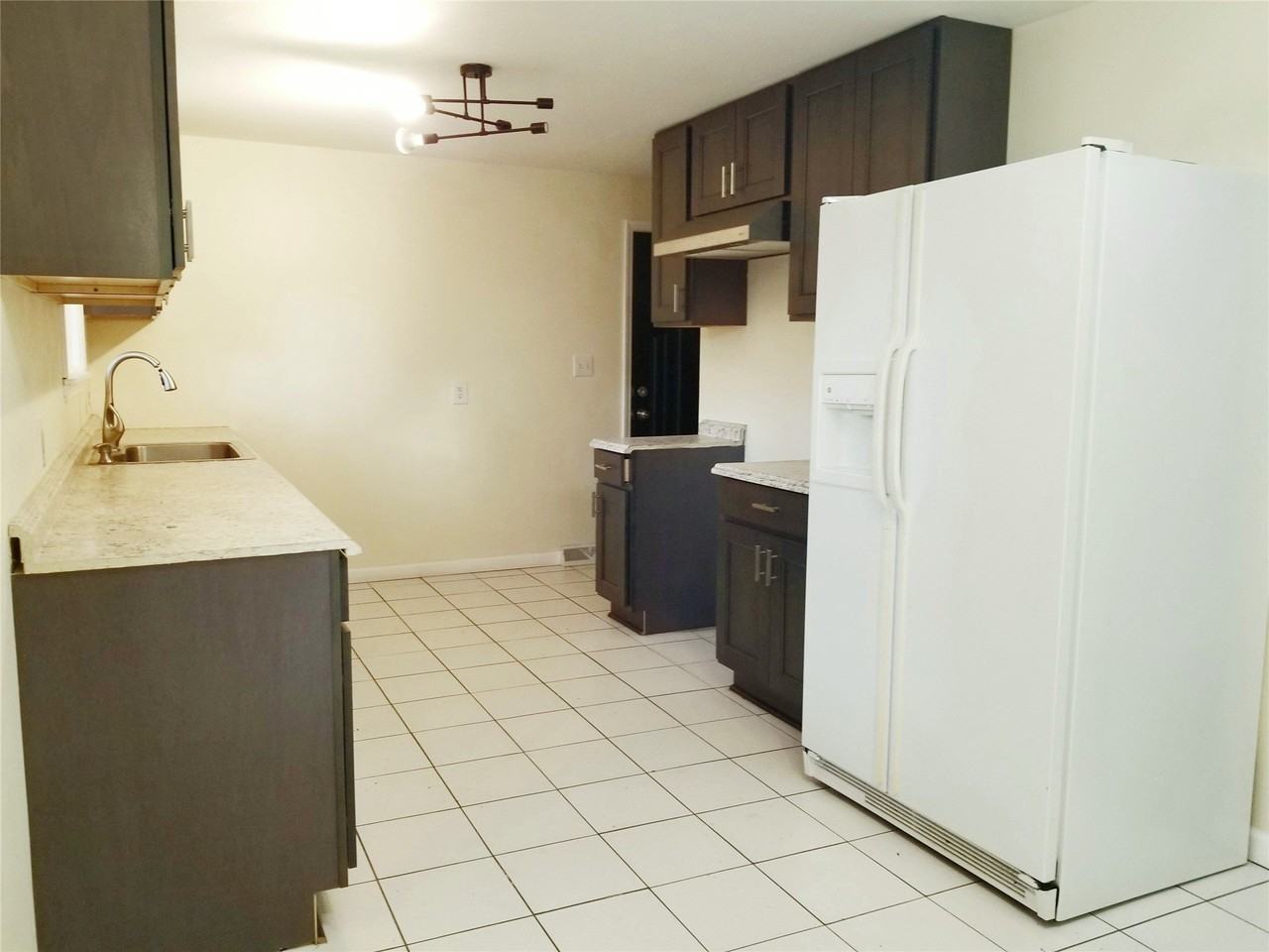 2845 W 31st St - Photo 6 of 27