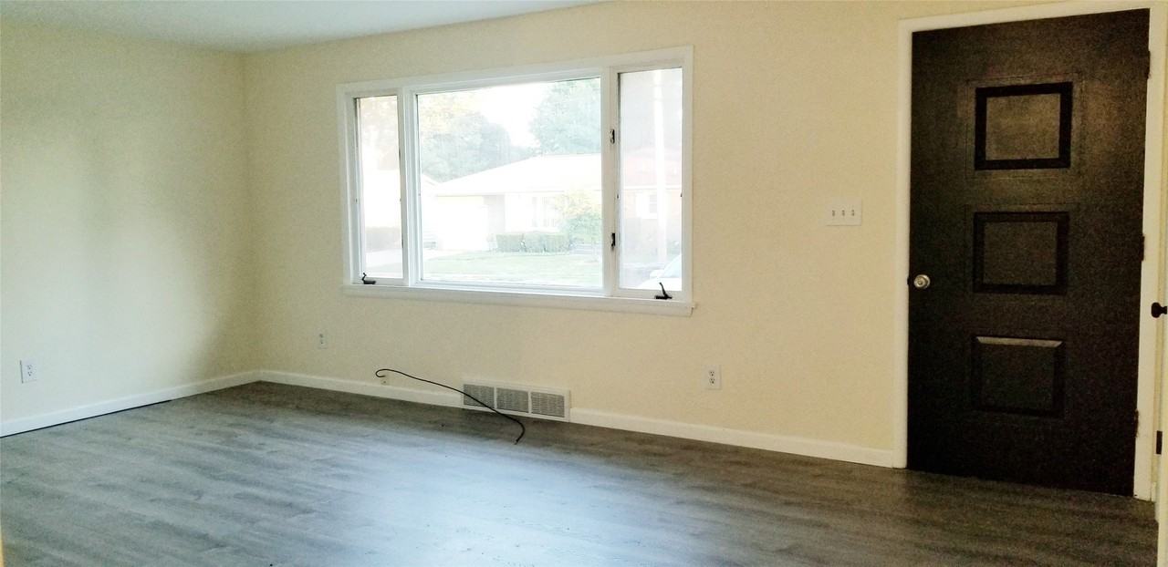 2845 W 31st St - Photo 7 of 27