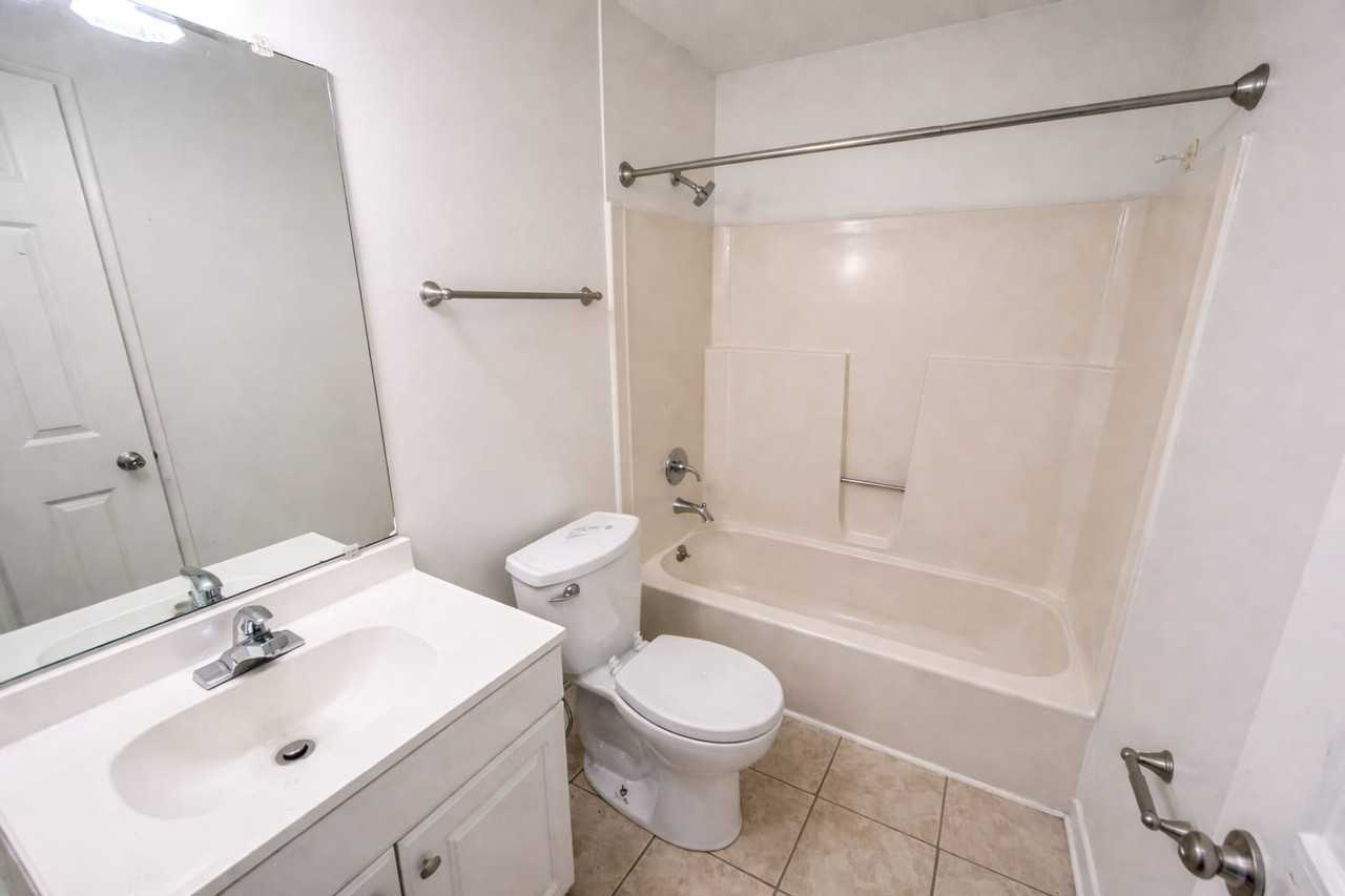 Bonnell Drive 4514 - B #B - Photo 4 of 8