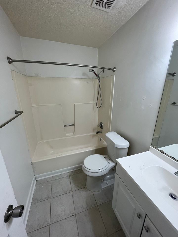 Bonnell Drive 4514 - C #C - Photo 5 of 8