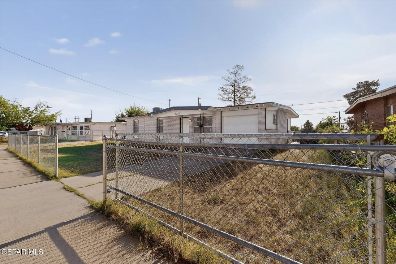 10370 Kellogg St - Photo 2 of 38