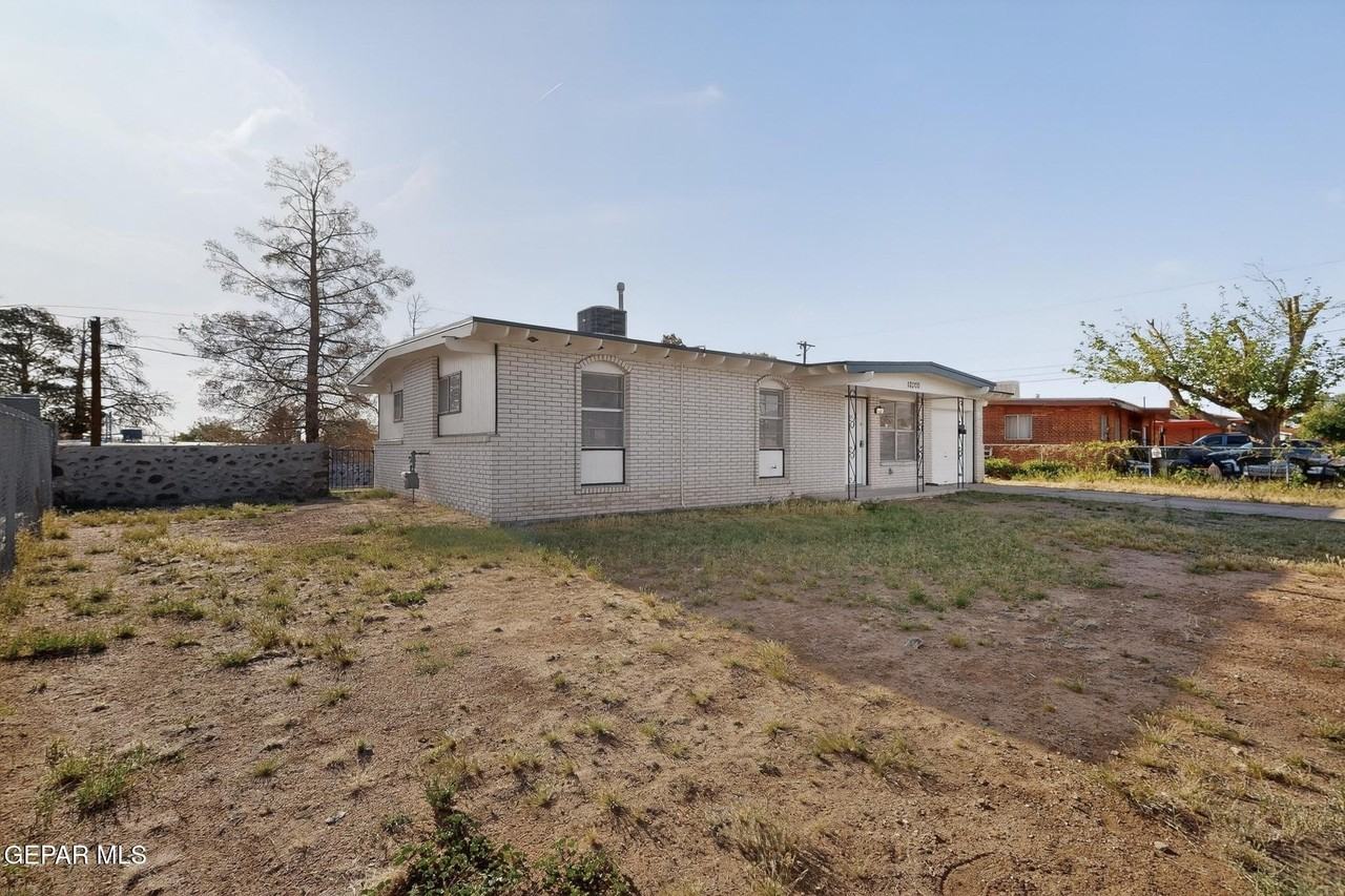 10370 Kellogg St - Photo 3 of 38