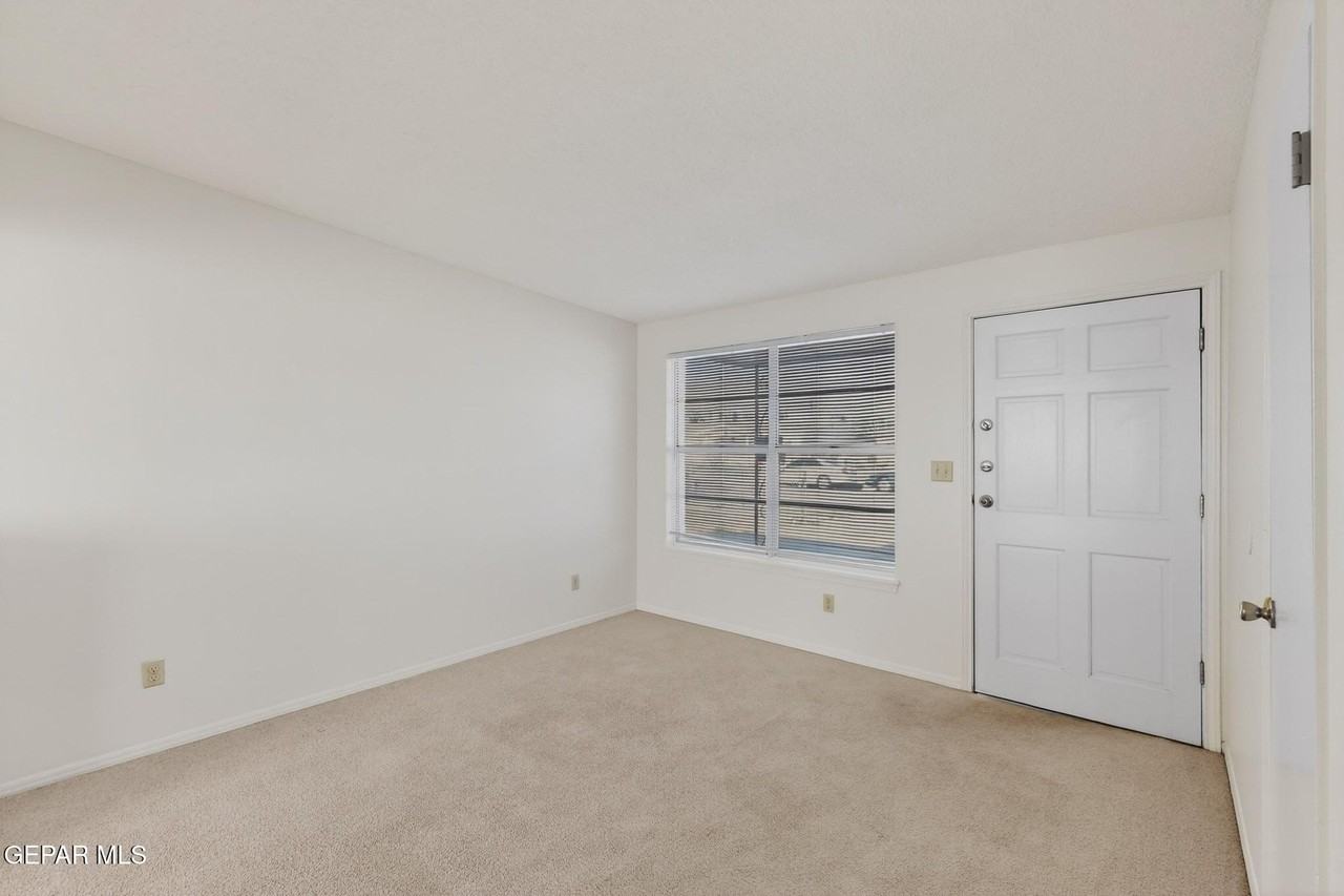 10370 Kellogg St - Photo 6 of 38