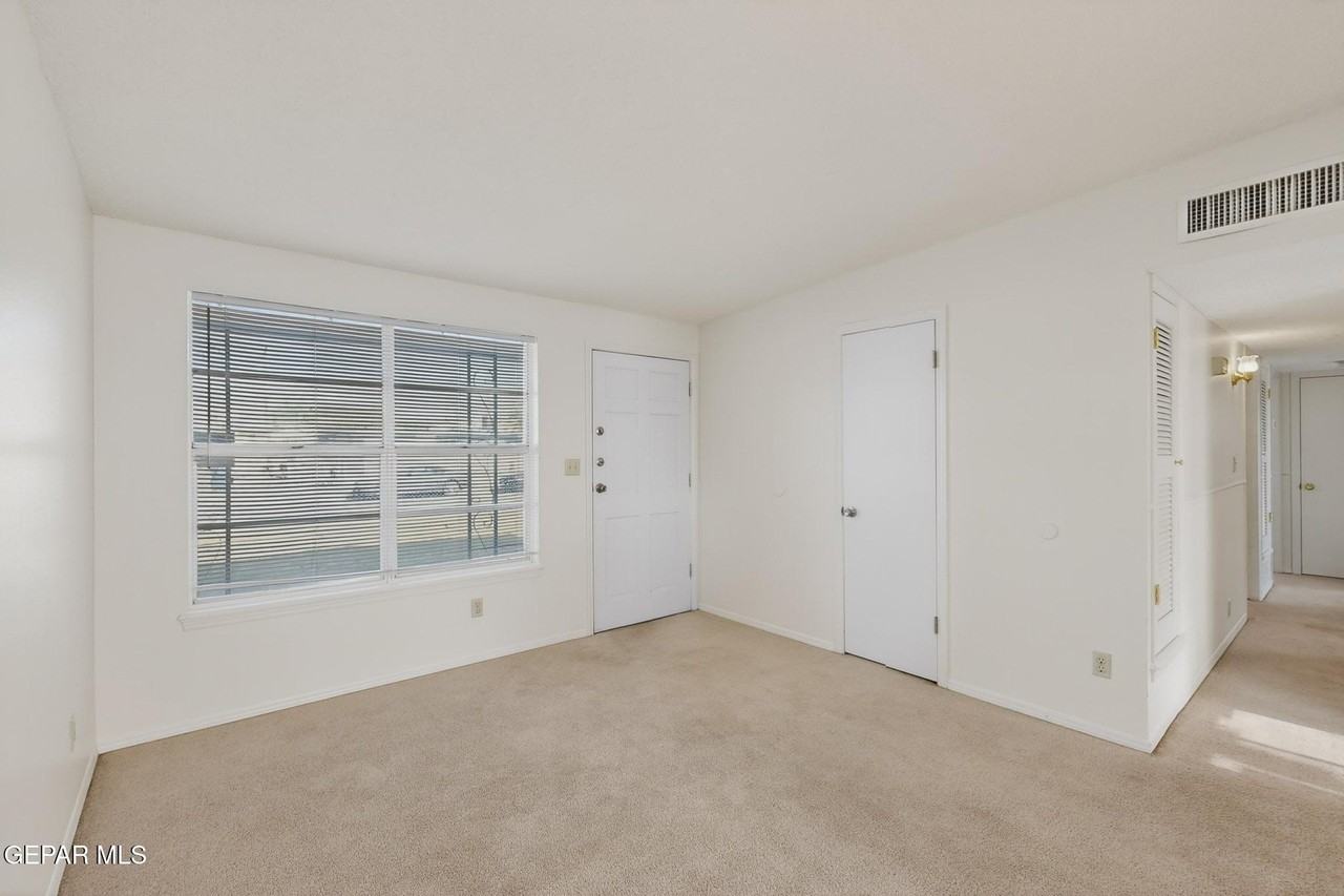 10370 Kellogg St - Photo 7 of 38