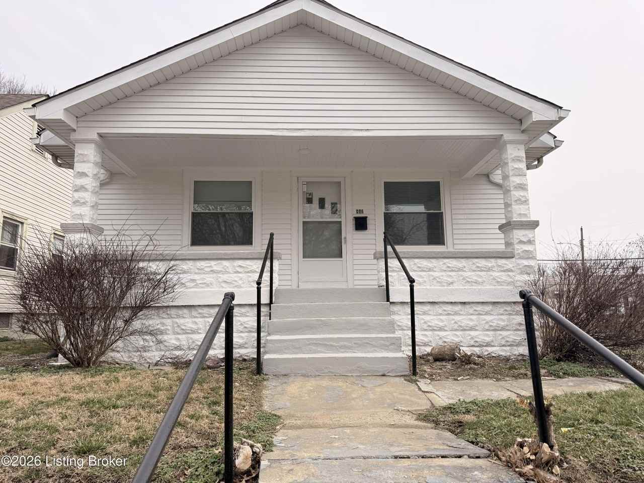 841 Hazel St - Photo 2 of 8