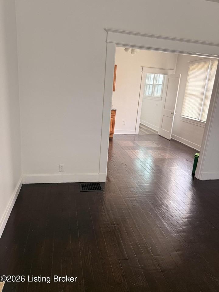 841 Hazel St - Photo 3 of 8