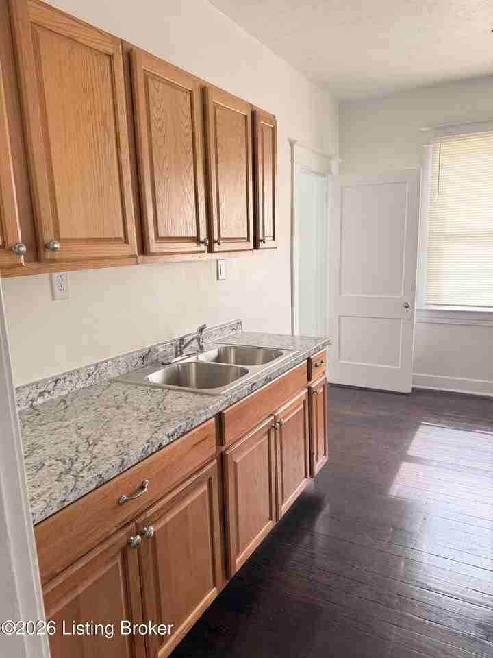 841 Hazel St - Photo 4 of 8